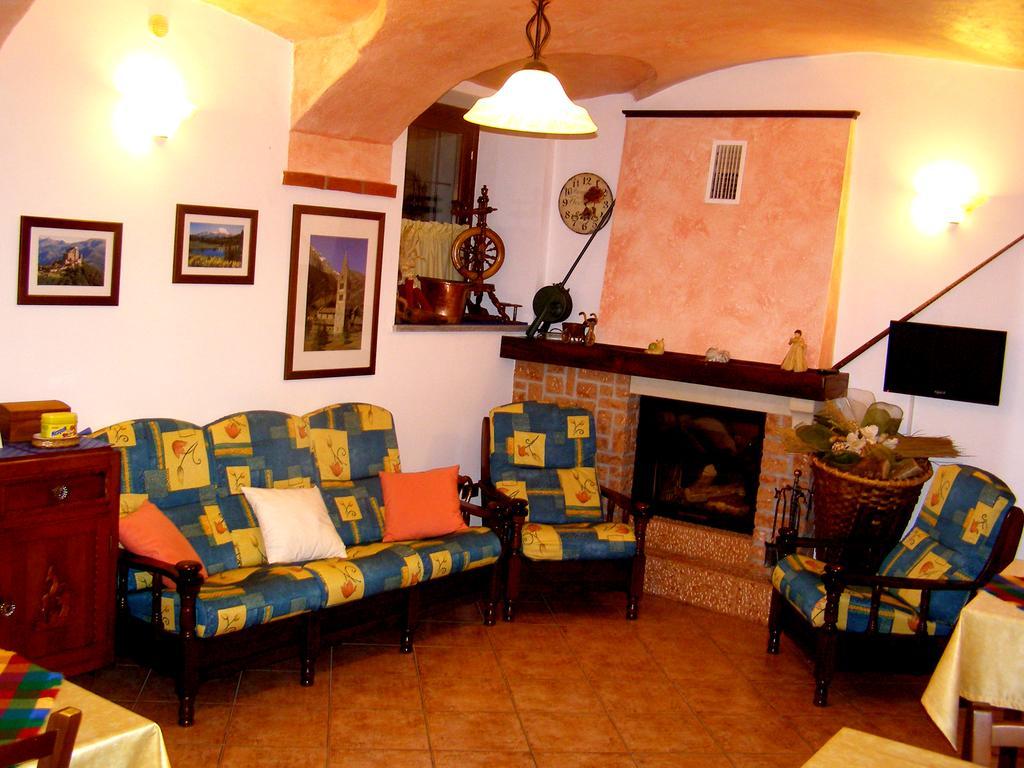 L'Antico Borgo Rooms Rental Caprie Exterior photo